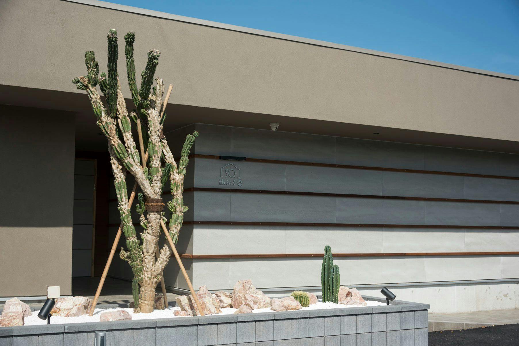 시설 입구 세 번째 측면