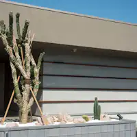 시설 입구 세 번째 측면