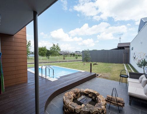 third dog　実際は奥にも高いフェンス有