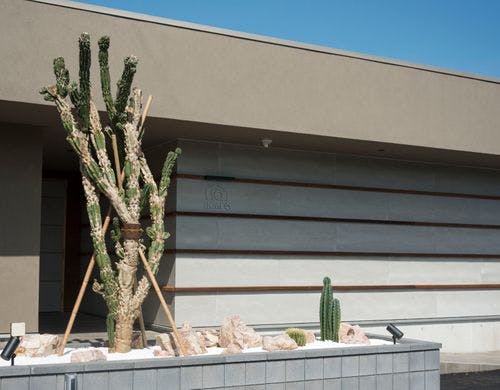 施設入口 third側