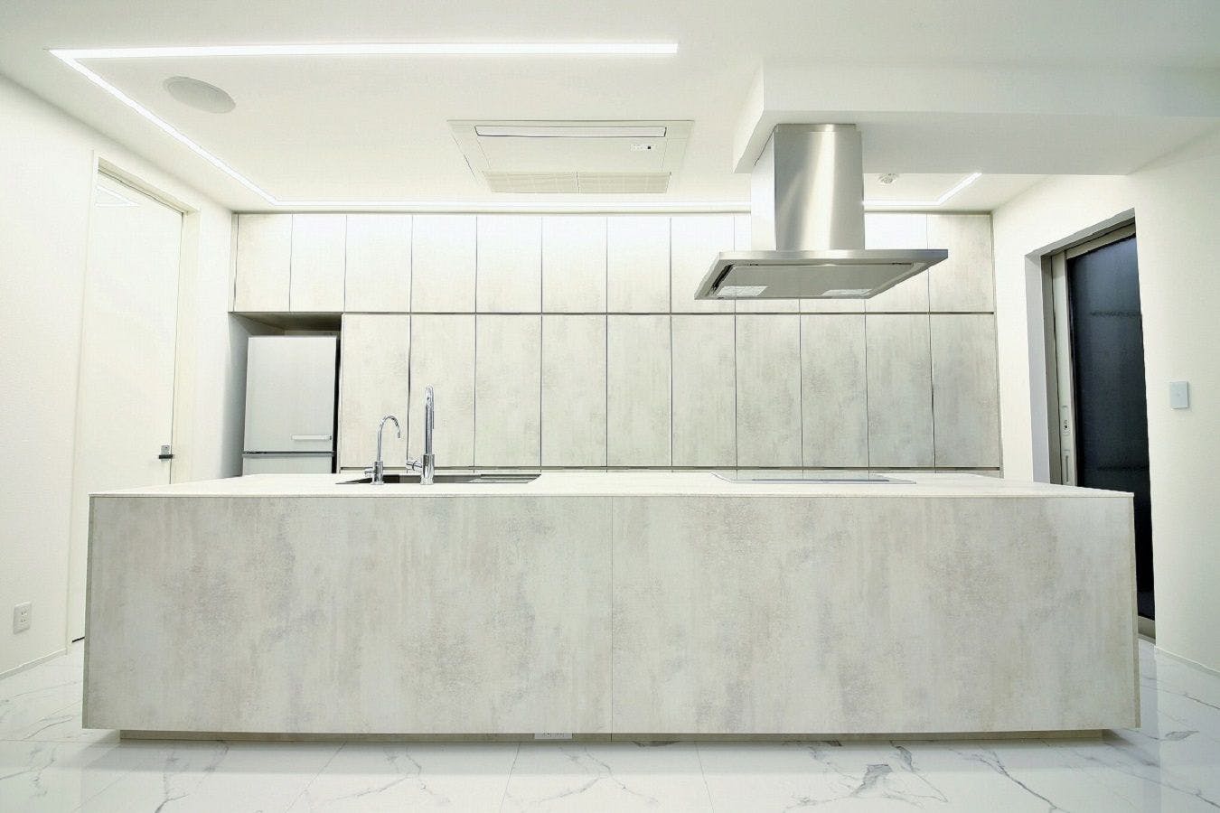 大型の高級キッチン