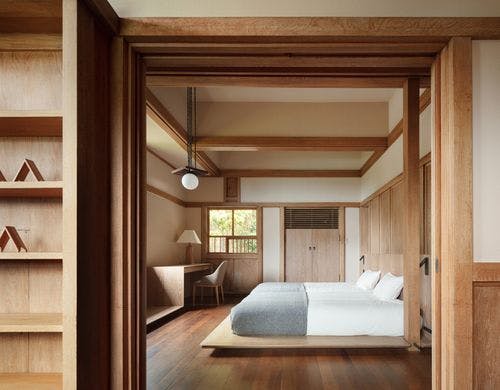 東側2階主寝室セミダブルベット2台