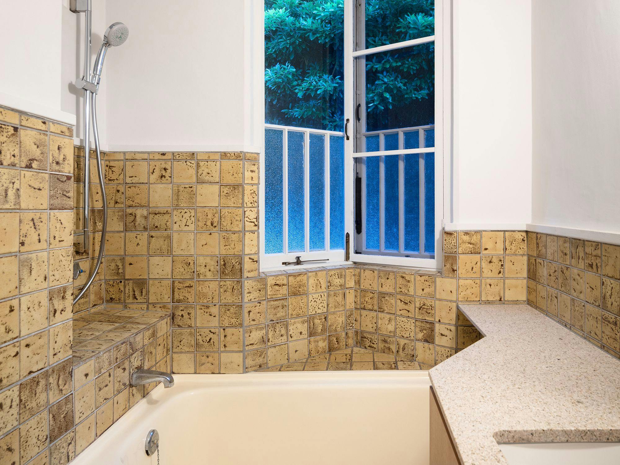 ห้องน้ำ (เฉพาะฝักบัว)