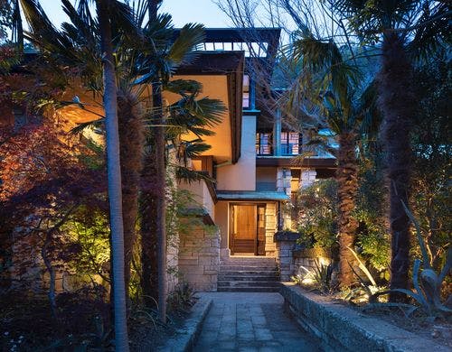 加地邸門扉からのアプローチ