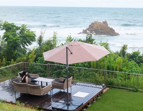 大地のデッキから見える弥八島