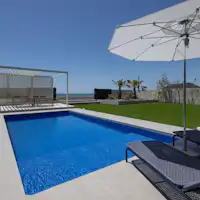 สระว่ายน้ำส่วนตัว