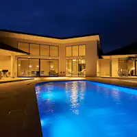 THE CLUB 919 DOG FRIENDLY