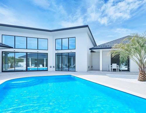 長距離フライトが不要。時差もない。