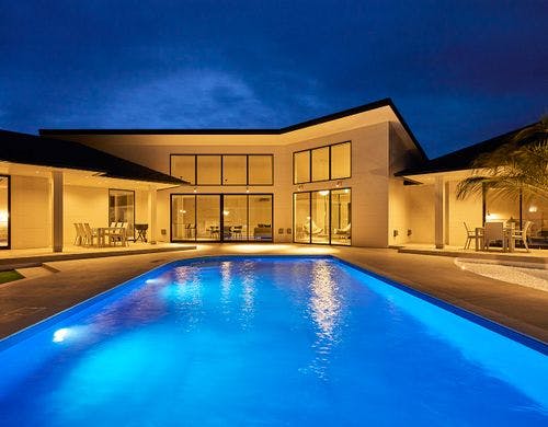 長距離フライトが不要。時差もない。