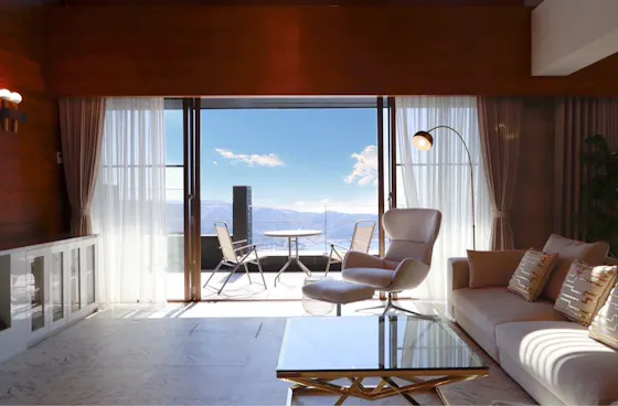 ห้องนั่งเล่นและรับประทานอาหาร ชั้น 2