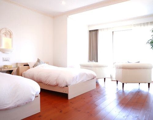 1階 洋室2 セミダブルサイズベッド 2台