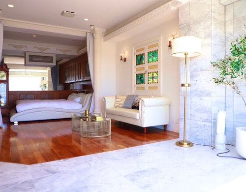 1階 洋室1 キングサイズベッド 1台