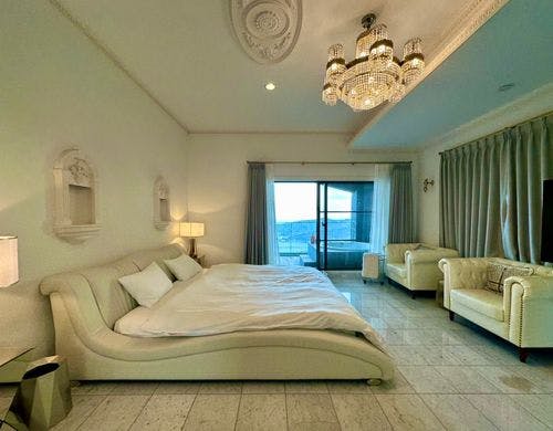 3階 洋室1 キングサイズベッド 1台