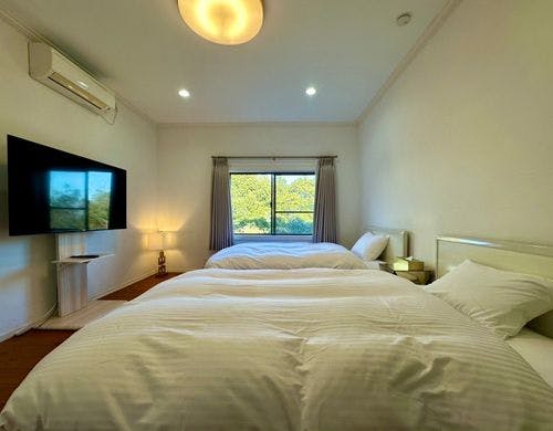 3階 洋室2 セミダブルサイズベッド 2台