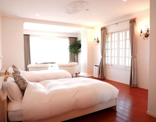 1階 洋室2 セミダブルサイズベッド2台