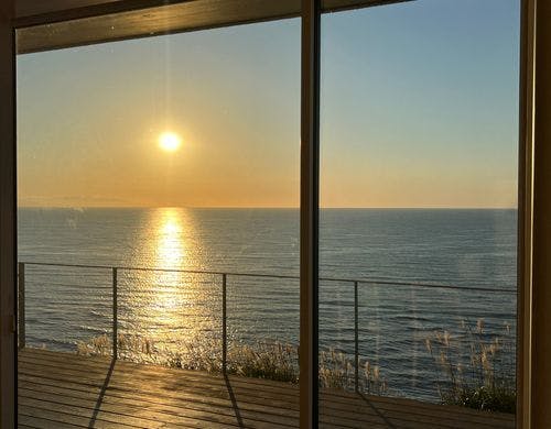 海に沈む美しい夕日