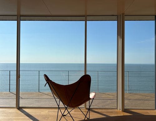 目の前に広がる広大な海