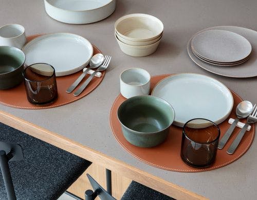 室内デザインとコーディネイトされた食器