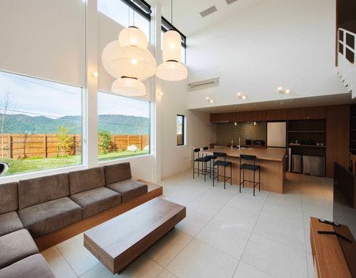 ダイニングもリビングも広々です。