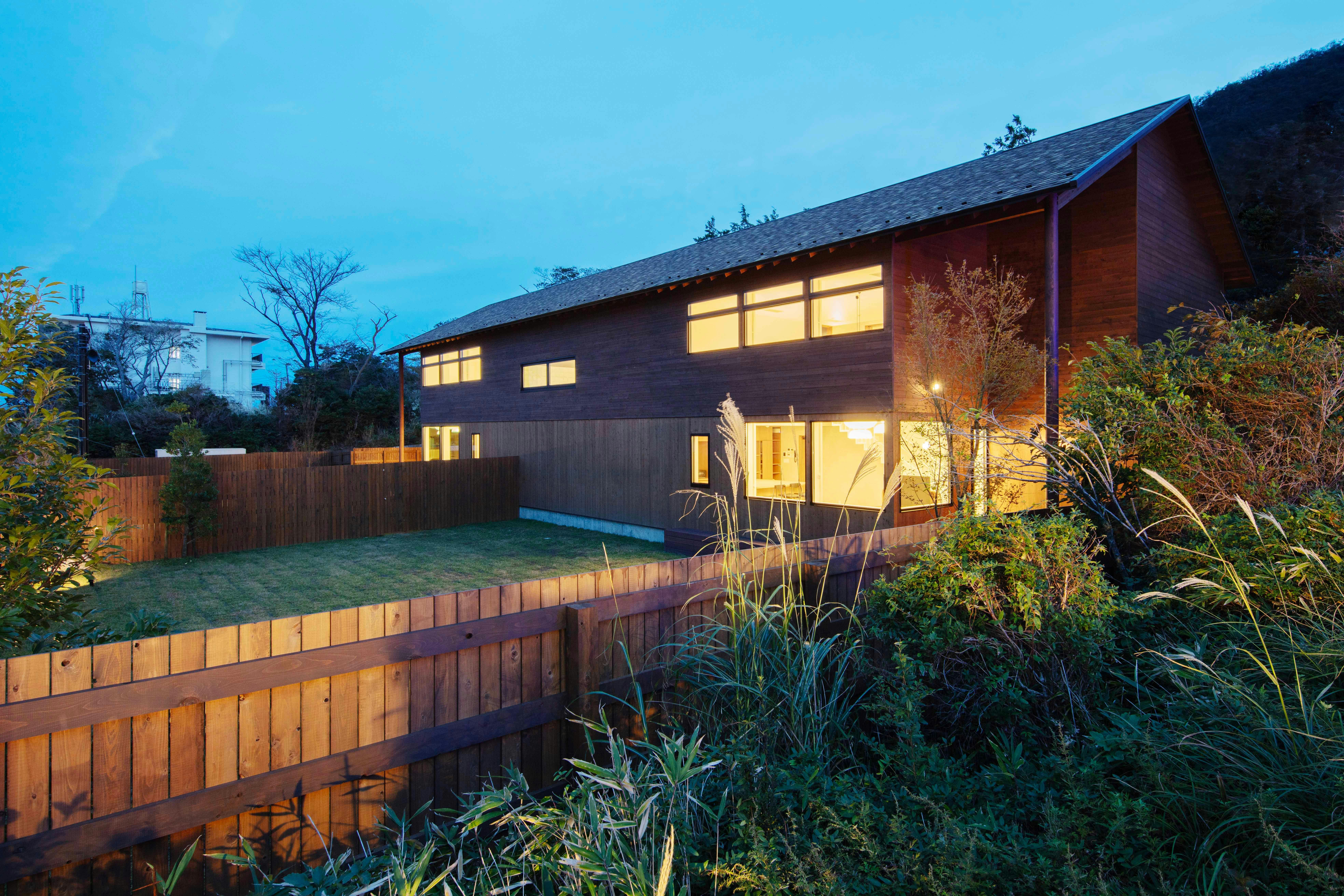 Setiap bangunan mempunyai 2 bilik suite. Pintu masuk setiap bilik adalah berasingan.