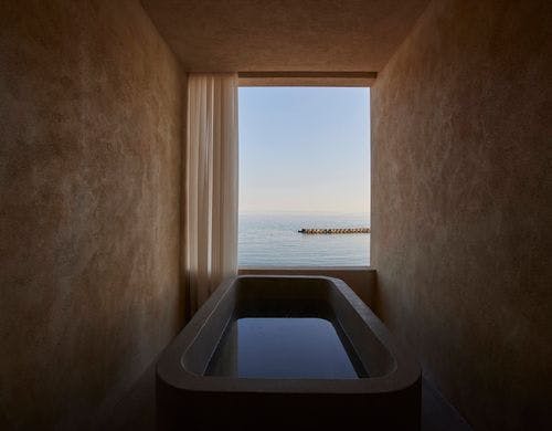 2階浴室から海を望む