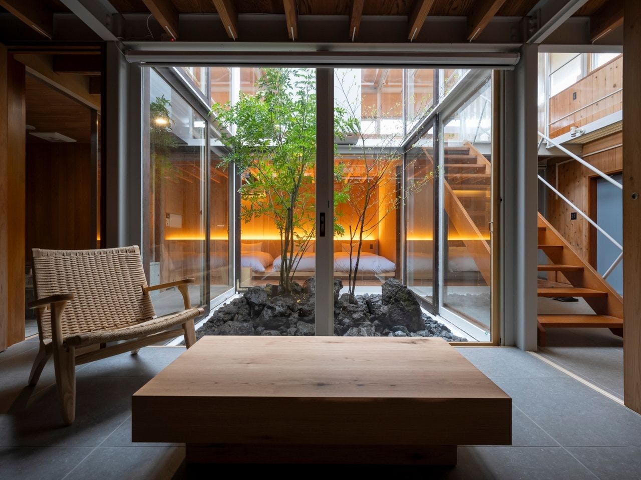 各室が中庭を囲うユニークな空間