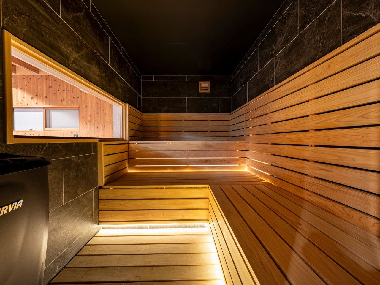 最高温度95℃－8名まで利用可能なサウナ