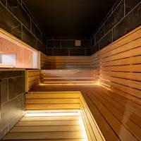 最高温度95℃-8名まで利用可能なサウナ