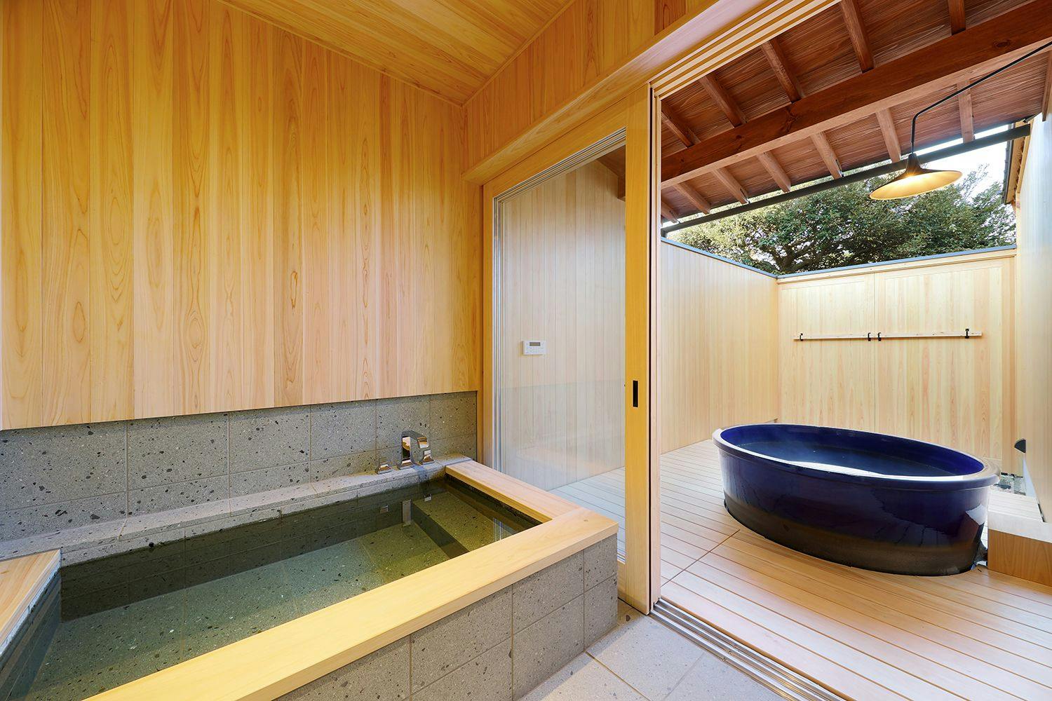 ออนเซ็นกลางแจ้ง