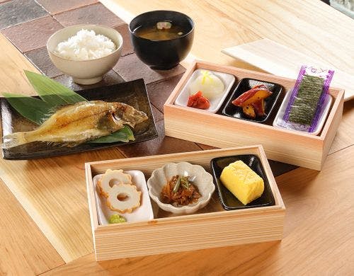 朝食