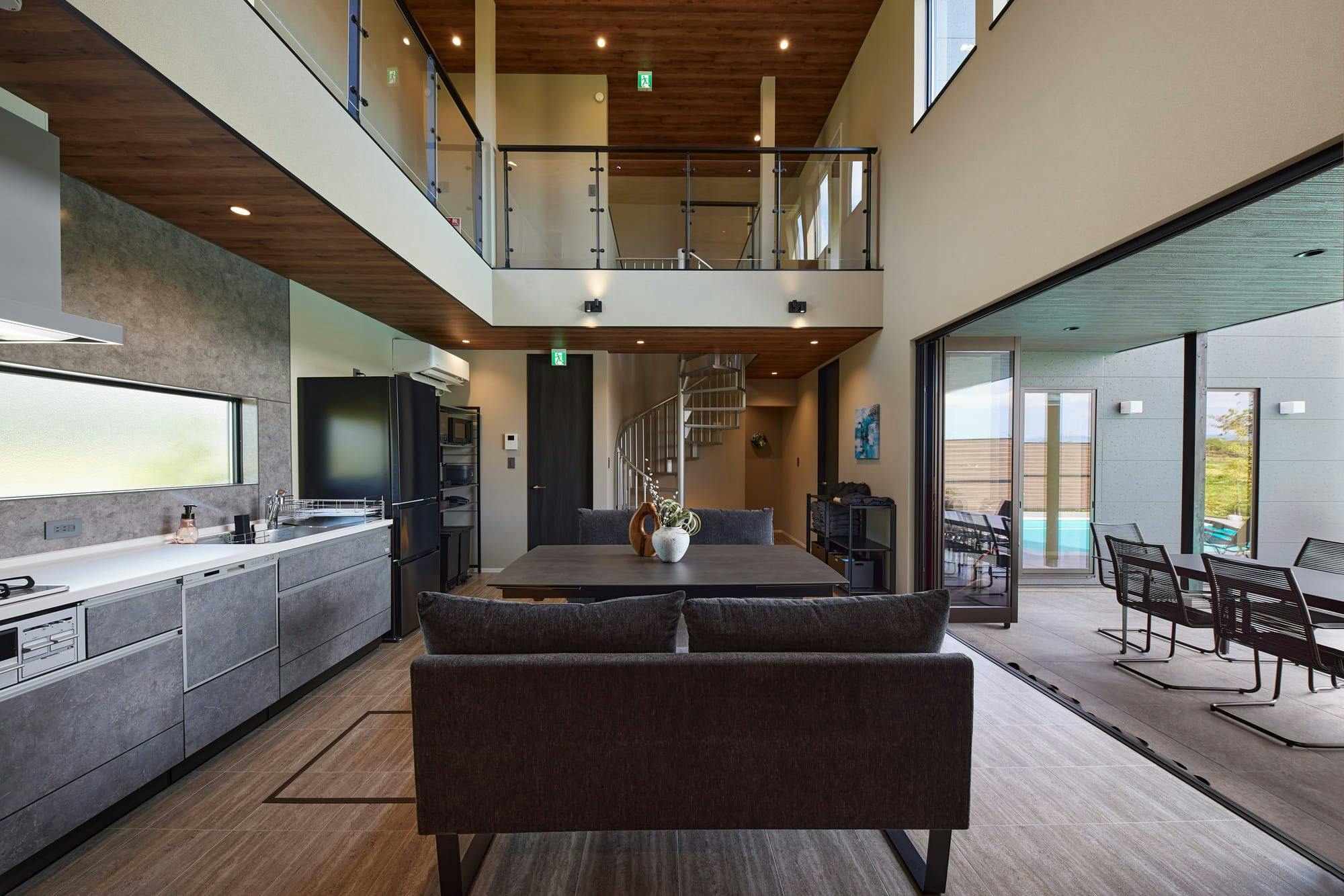 พูลวิลล่า ริ ห้องนั่งเล่น・ห้องรับประทานอาหาร