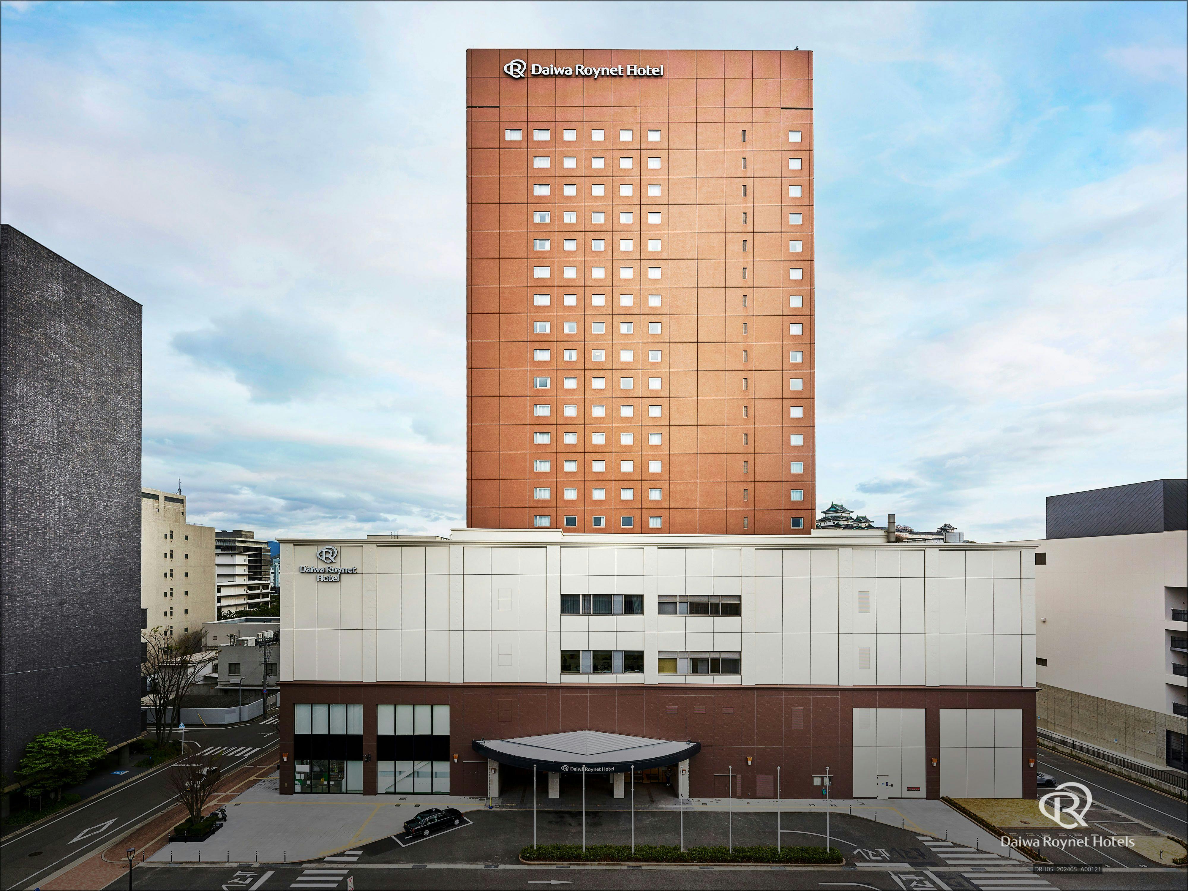 โรงแรมภายนอก (กลางวัน)