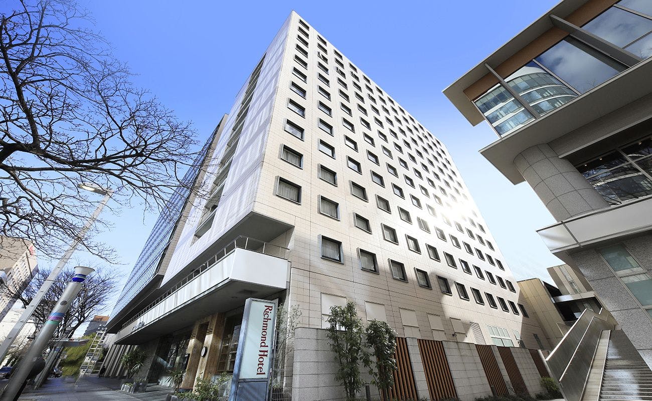 Siang hari: Pemandangan dari Jembatan Naya.