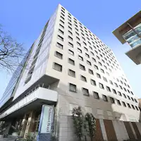 Siang hari: Pemandangan dari Jembatan Naya.