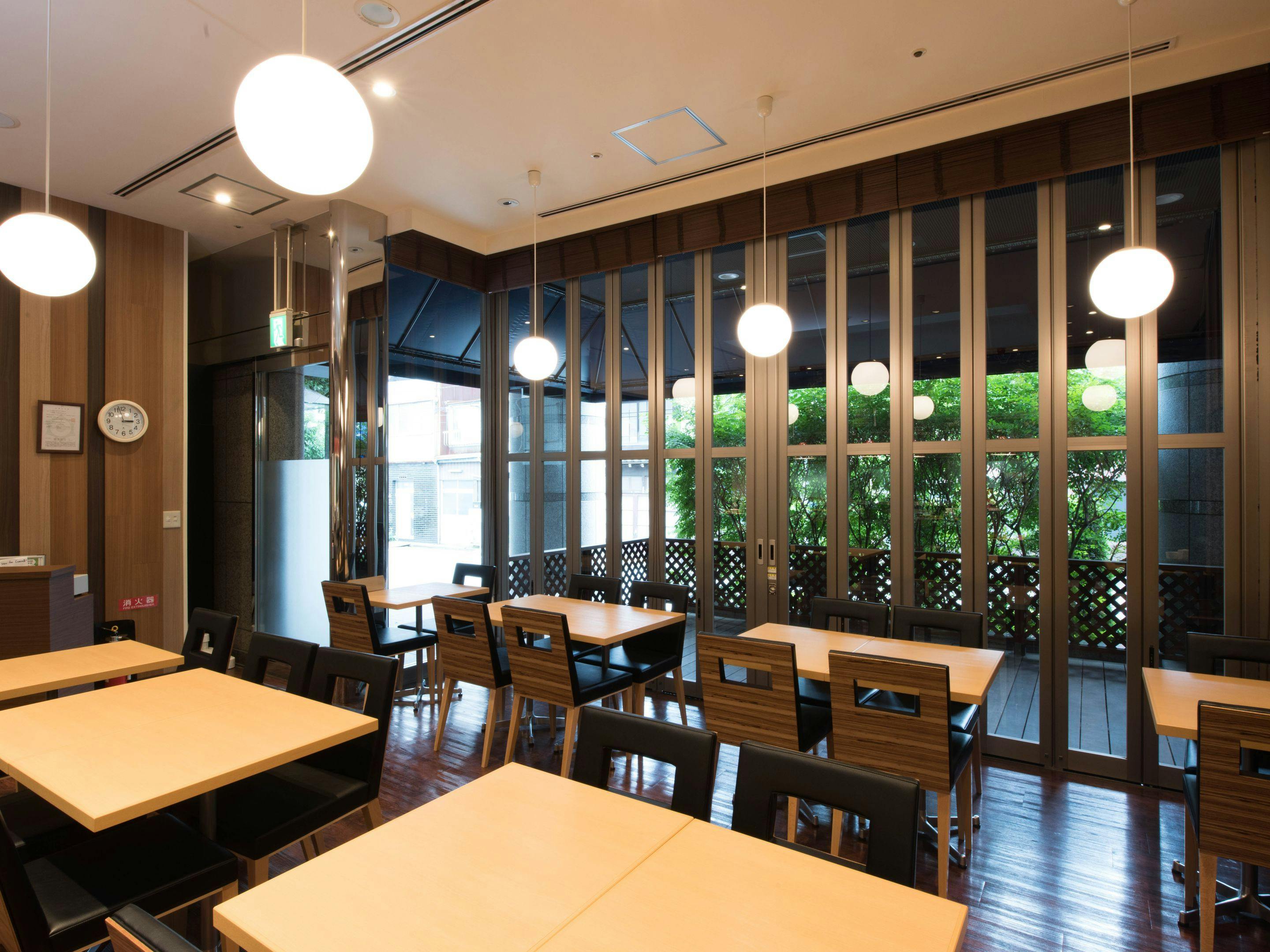 朝食レストラン席