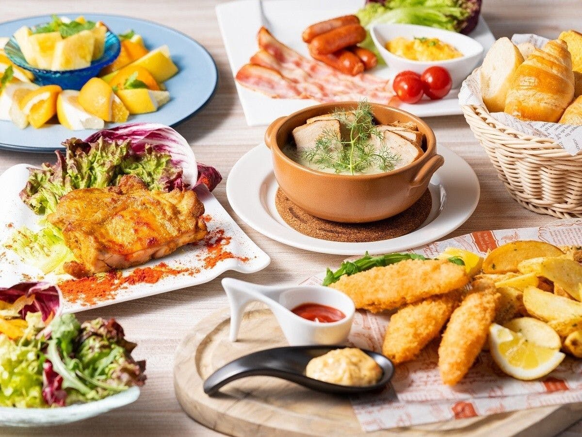 【อาหารเช้า】มีเมนูญี่ปุ่นและตะวันตกประมาณ 60 รายการให้บริการ