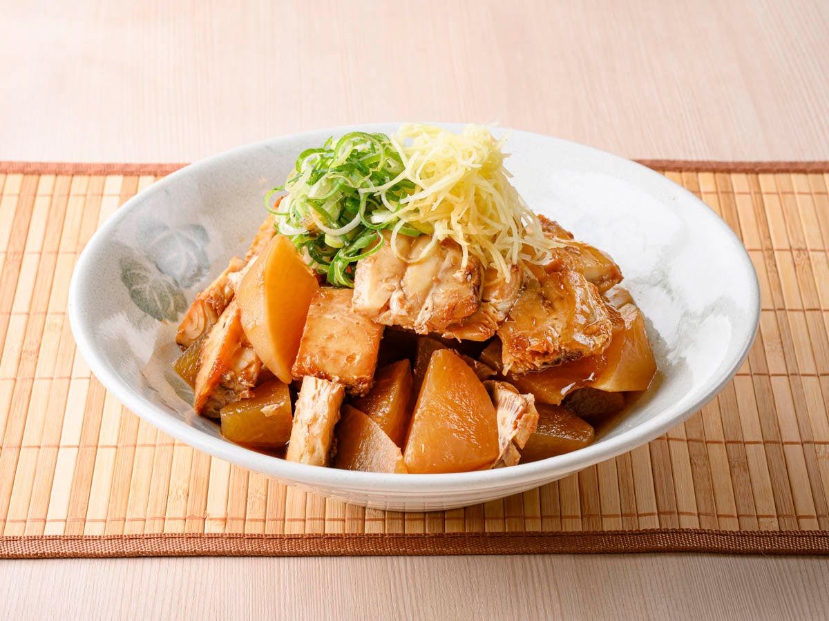 Cá dìa kho củ cải với gừng thanh mát