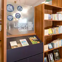 【Perpustakaan Kafe】Gambar pintu masuk
