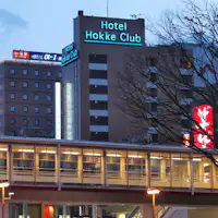 長岡駅大手口より青いネオン看板が目印です