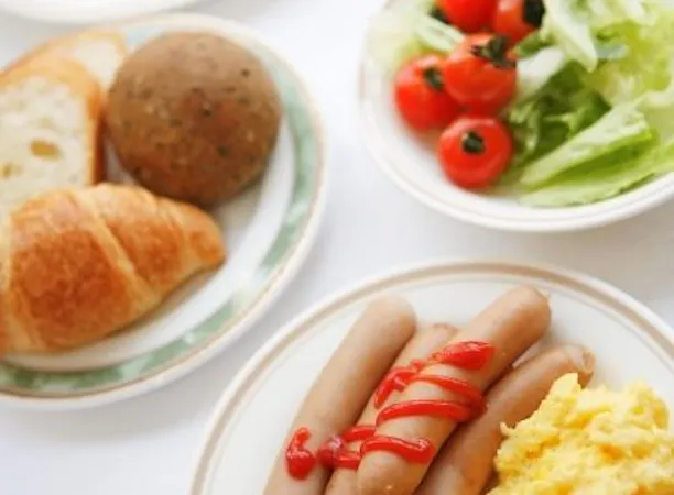 朝食は無料のバイキング形式です。