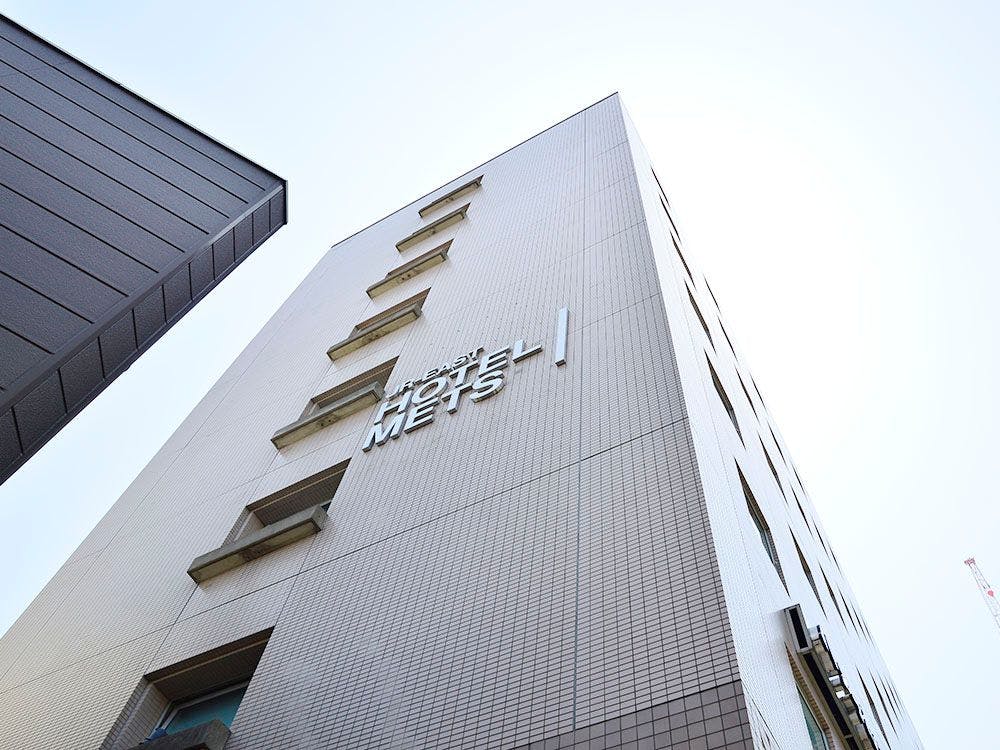 【外観】駅から徒歩1分