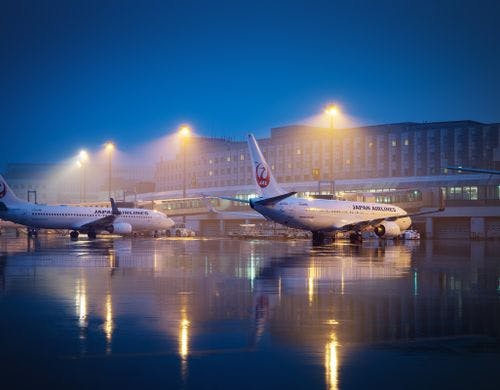 施設外観（滑走路側から）