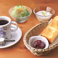 ชุดอาหารเช้าของ Komeda Coffee (900 เยนต่อมื้อ)