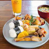 อาหารเช้าชุดเมนูที่เลือกได้