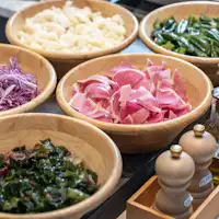 有機野菜を使用したオーガニックサラダ。