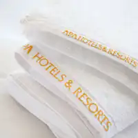 ในห้องพักที่มีผู้เข้าพักตั้งแต่ 2 คนขึ้นไป เรามีผ้าขนหนูสีต่างกันให้บริการ