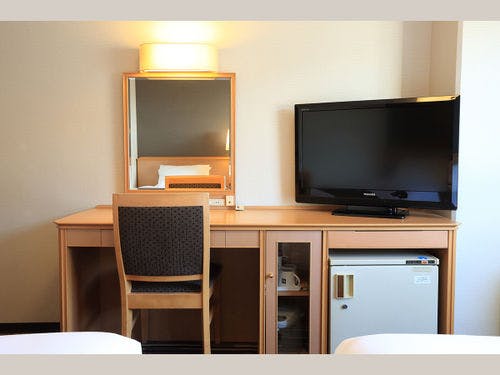 シンプルで機能的な落ち着いた客室です