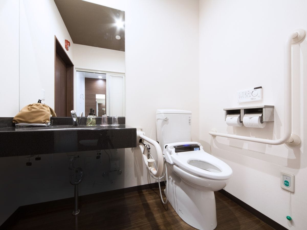 ห้องน้ำ (เตียงคู่สำหรับผู้พิการ)