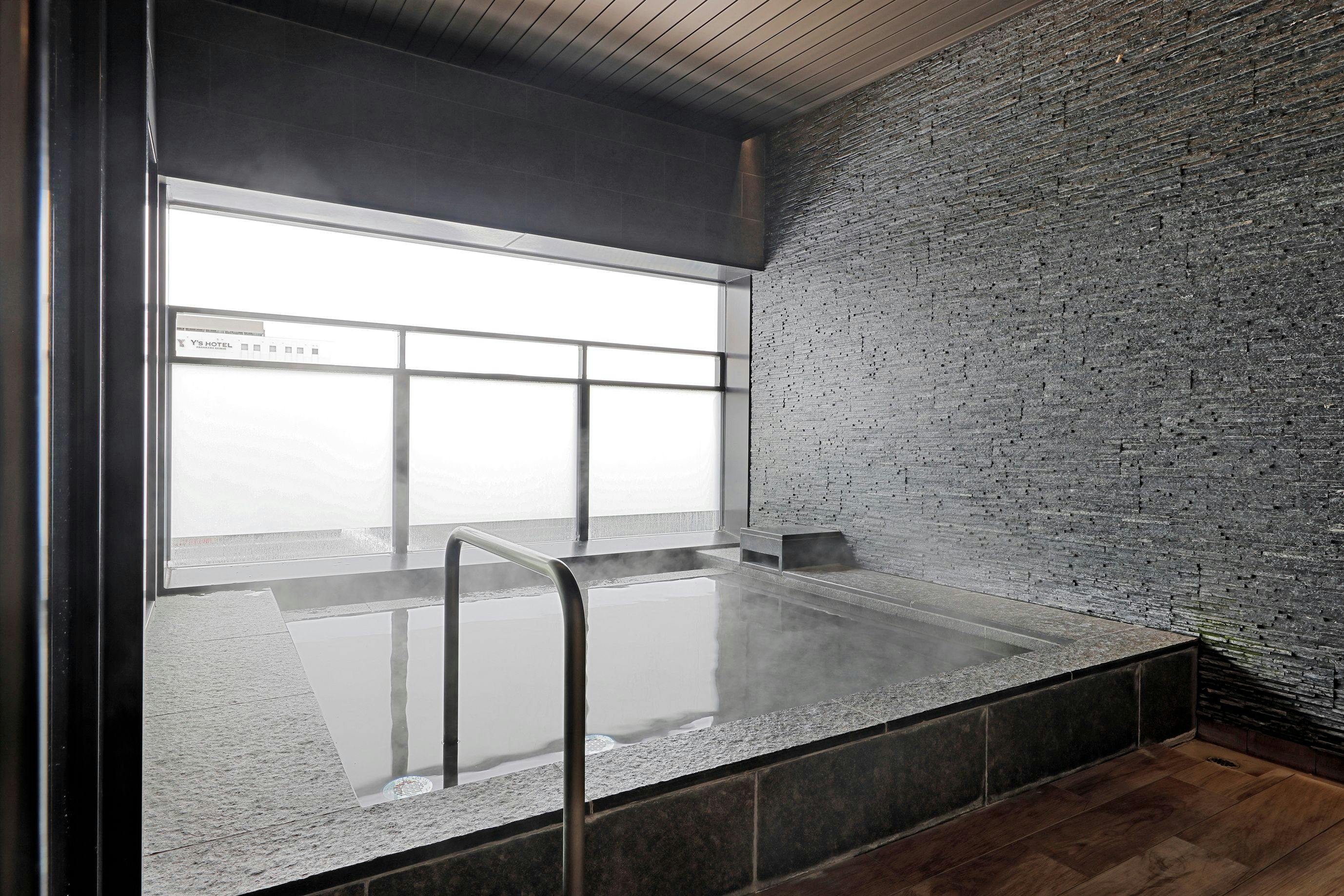 อ่างอาบน้ำกลางแจ้งแบบครึ่งเปิด