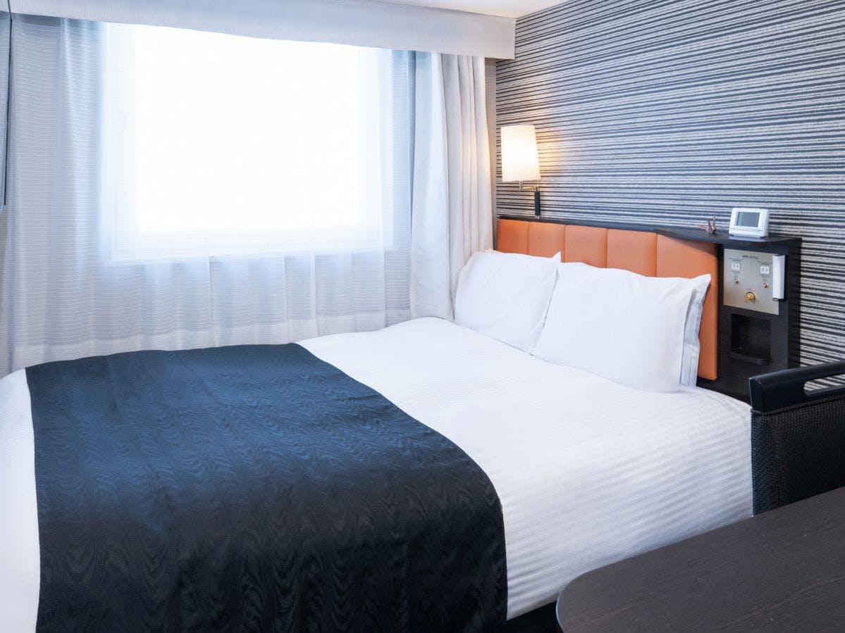 ダブルルーム（広さ11平米/ベッド幅142cm）